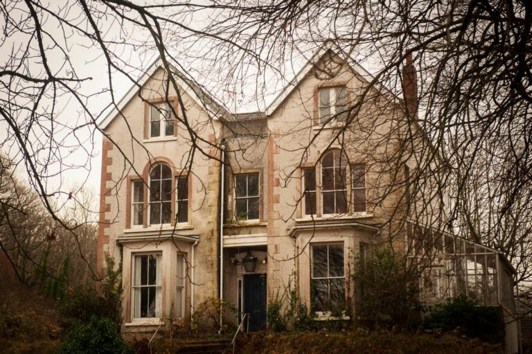Maison abandonnee a vendre : ou trouver, comment evaluer